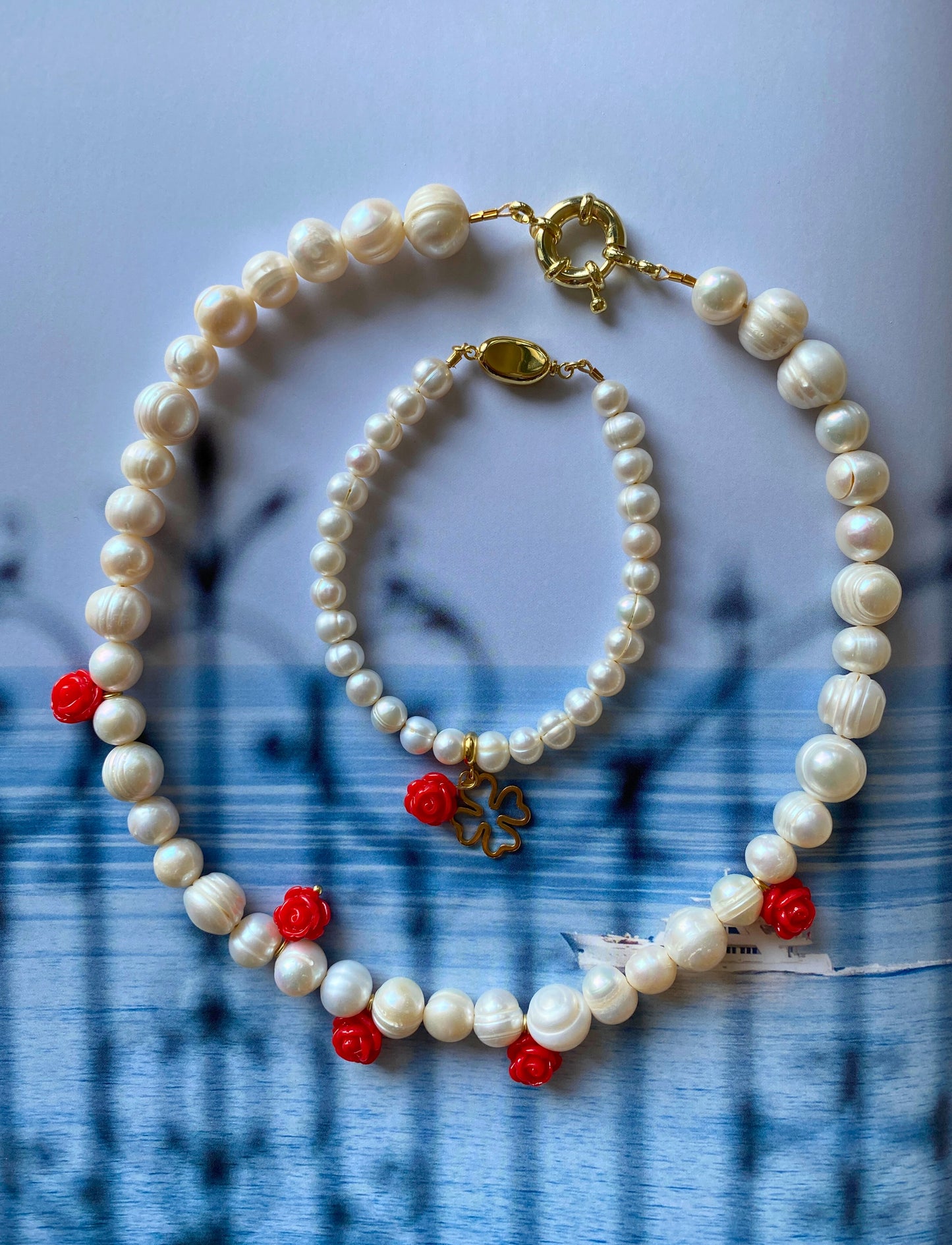 PEARLS & ROSES Necklace