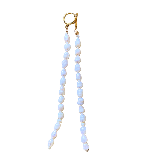 DANGLING PEARLS Earrings, gold